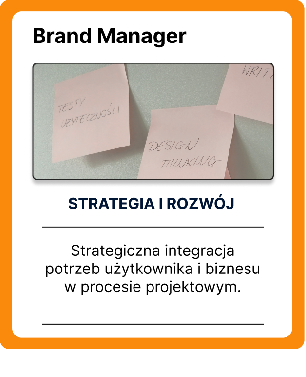 Karteczki samoprzylepne przyklejone do tablicy z napisami testy użyteczności, design thinking oraz UX writing.